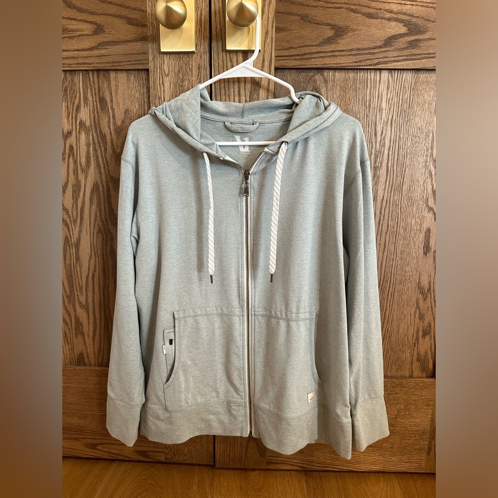 Vuori Performance Hoodie Women’s size L (blue/grey heather)